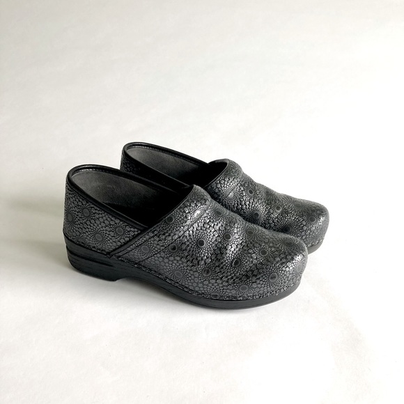 Dansko Shoes - Dansko Professional Black Grey Leather Clogs size EUR 40, US 9.5 Comfy! EUC